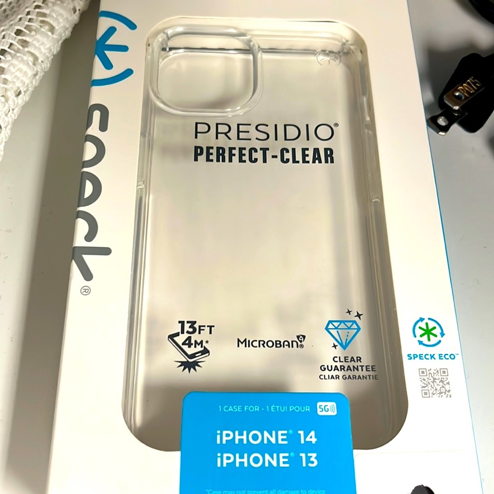 iPhone 14/13 Clear Speck phone case